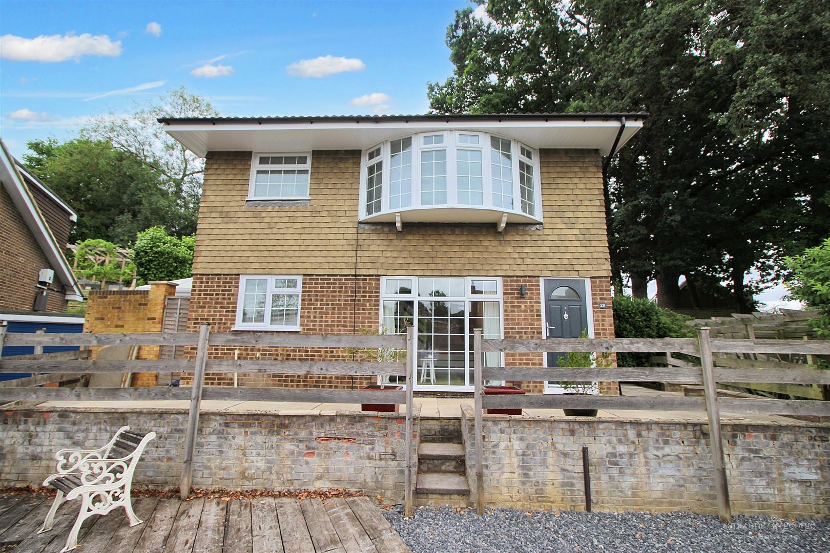 4 bed property in Lower Elmstone Drive, Reading